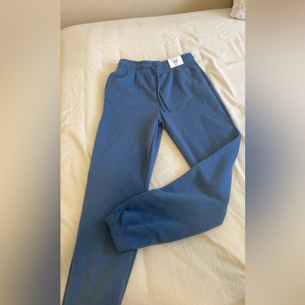 color: blue